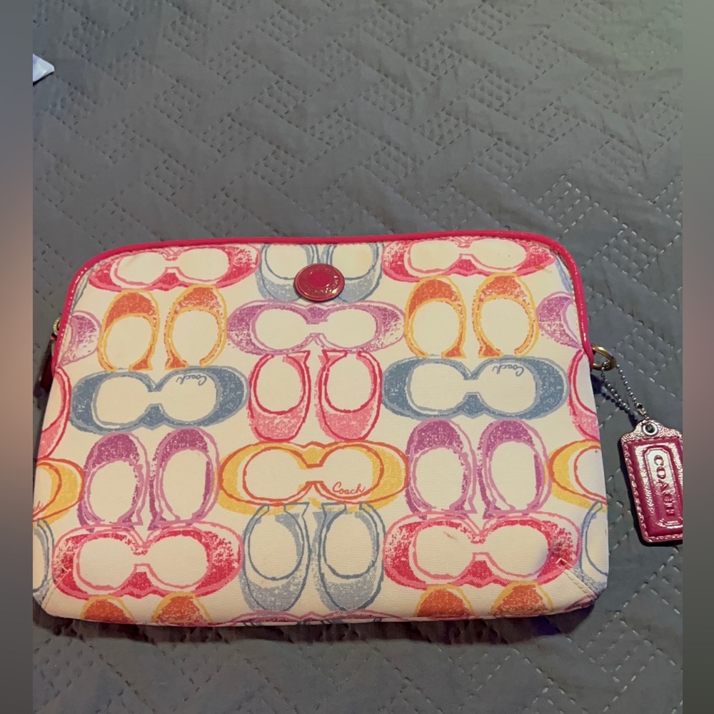 Coach caring lpod holder